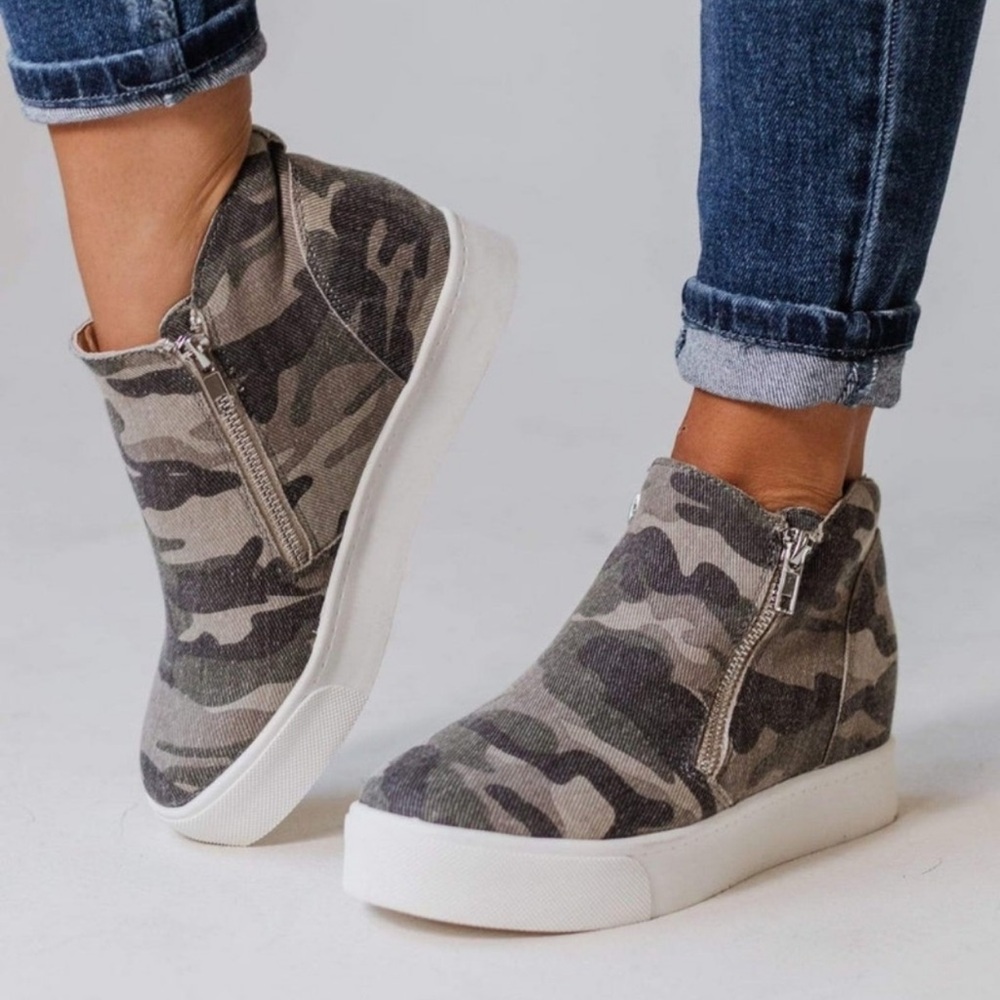Soda Camo Wedge Sneakers Size 8.5